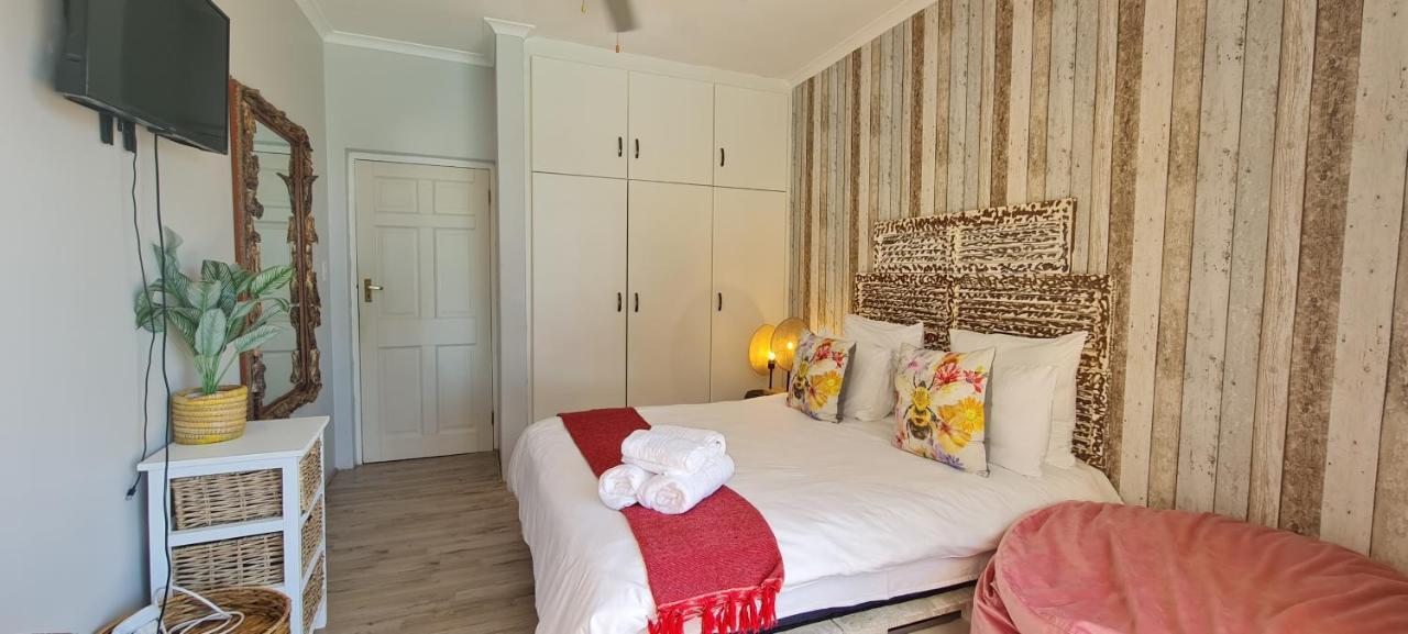 African Vibes Camps Bay Cape Town Exterior photo
